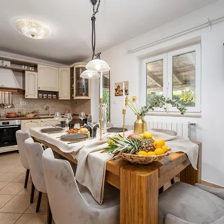 Duga, - Enjoy Istria * Πόρετς